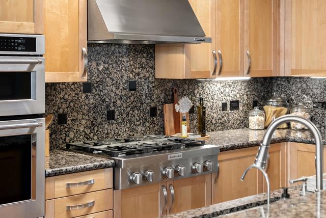 5470 La Jolla Boulevard, La Jolla CA: https://media.crmls.org/mediaz/387a8922-7b55-453c-9d08-ecdaca47fc49.jpg