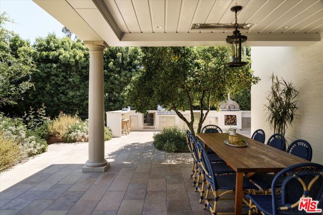 322 Lorraine Boulevard, Los Angeles CA: https://media.crmls.org/mediaz/387b0a17-42ef-48b6-838b-7b47f9ff1101.jpg