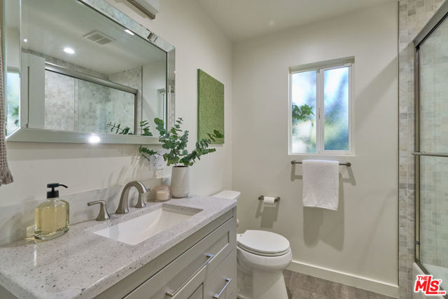 4211 W Woodland Avenue, Burbank CA: https://media.crmls.org/mediaz/387b562e-91a8-4f02-bbfb-325a66735a18.jpg