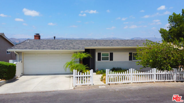 22224 Cass Avenue, Woodland Hills CA: https://media.crmls.org/mediaz/387b63d1-4dbf-4b86-af8a-d22958d50024.jpg