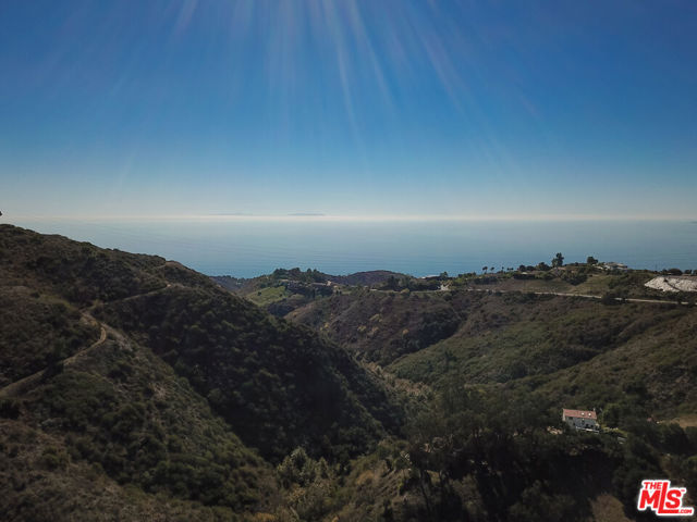 26565 Ocean View Drive, Malibu CA: https://media.crmls.org/mediaz/387b7106-f7c4-419e-a774-1314cba1f5a7.jpg
