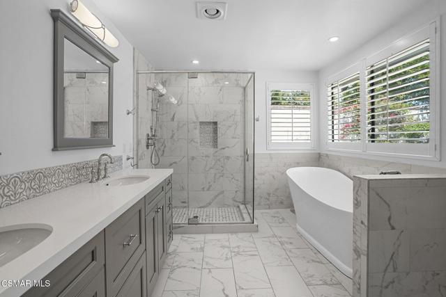 1142 Earlham Court, Oak Park CA: https://media.crmls.org/mediaz/387bc976-009a-47b6-9b53-43b897552f0e.jpg