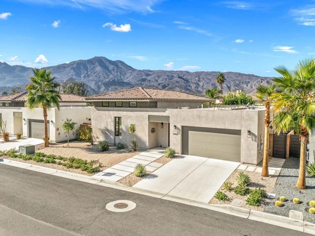 57601 Santo Thomas, La Quinta CA: https://media.crmls.org/mediaz/387be8ea-31c7-4ffc-aeb5-d32c3a4b54ca.jpg