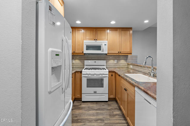 Detail Gallery Image 8 of 34 For 8983 Aberdare St, Ventura,  CA 93004 - 2 Beds | 2 Baths