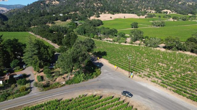 11311 Pine Flat, Healdsburg CA: https://media.crmls.org/mediaz/387c9ada-2611-4ae4-afbc-1a2fbb14a5b0.jpg