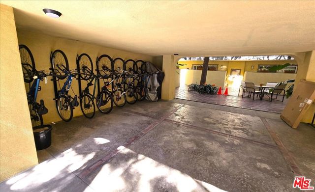 2311 4th Street, Santa Monica CA: https://media.crmls.org/mediaz/387ccb08-58ed-47bd-b0b1-89ef403207d7.jpg
