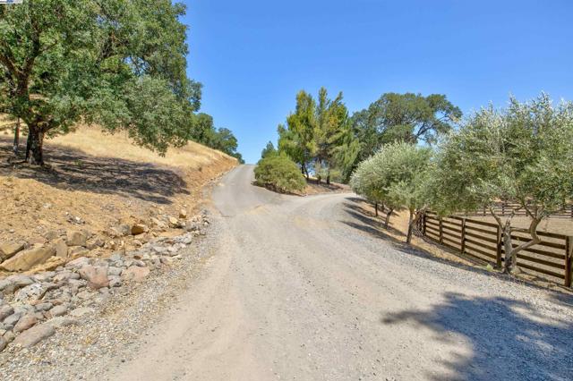 5281 Chiles Pope Valley Rd,  CA: https://media.crmls.org/mediaz/387cd158-118c-4732-bea6-2053c26cd92a.jpg