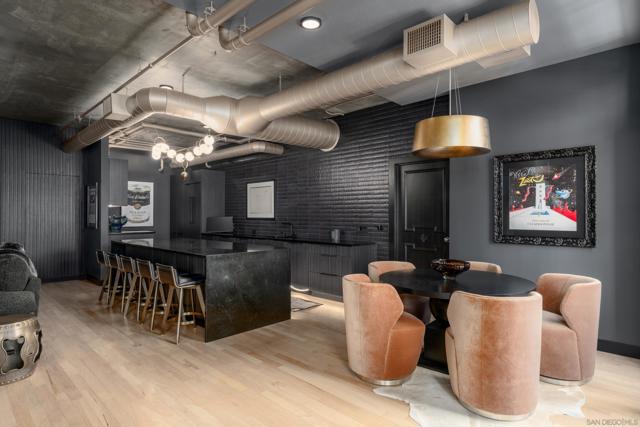 877 Island Ave, San Diego CA: https://media.crmls.org/mediaz/387d009d-6f5e-410f-b6cd-ce71122a5b6b.jpg