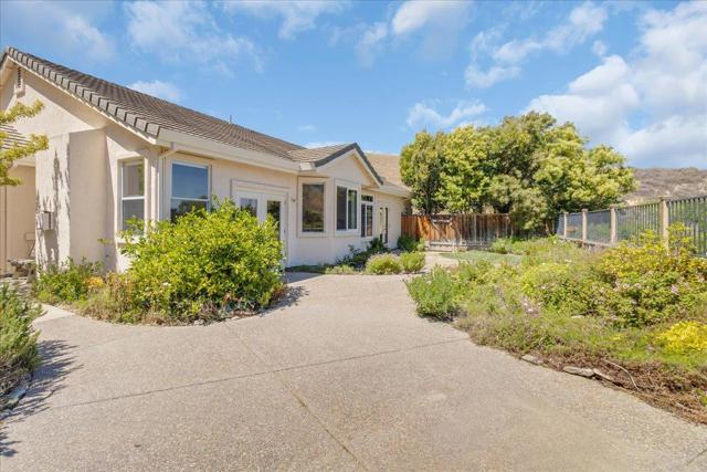 21775 Woodrose Place, Salinas CA: https://media.crmls.org/mediaz/387dfe46-c0ef-462a-a726-3389042d80aa.jpg