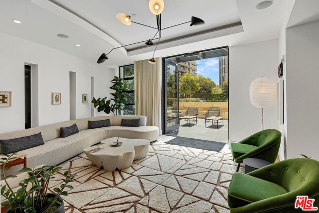 10777 Wilshire Boulevard, 707 photo 3