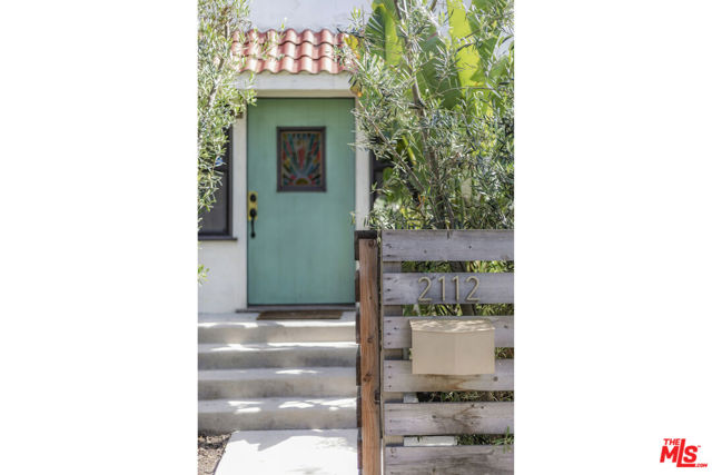 2112 37th Place, Los Angeles, California 90018, 1 Bedroom Bedrooms, ,1 BathroomBathrooms,Single Family Residence,For Sale,37th,24396647