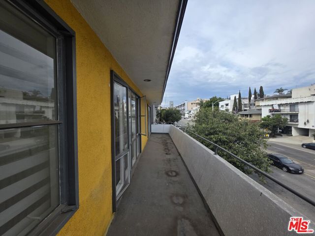 1635 S Beverly Glen Boulevard, Los Angeles CA: https://media.crmls.org/mediaz/387f7243-9631-466e-aef5-f508a18eb38d.jpg