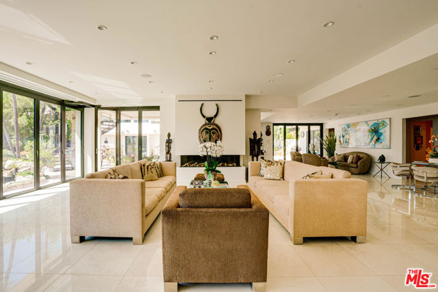 1821 Loma Vista Drive, Beverly Hills CA: https://media.crmls.org/mediaz/387ff67d-40a9-4051-8c45-6900dff3de90.jpg