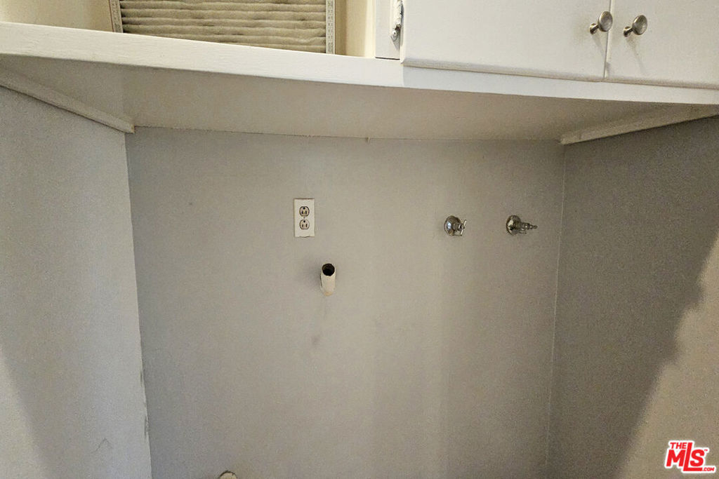 https://media.crmls.org/mediaz/388042da-fb13-4dcb-821a-7a5a69cfeffb.jpg?preset=X-Large