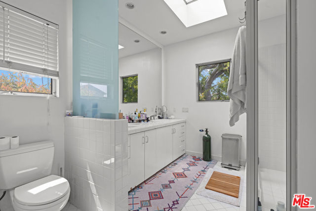 550 Indiana Avenue, Venice CA: https://media.crmls.org/mediaz/3880daa5-6173-43b2-93f4-f759928385da.jpg
