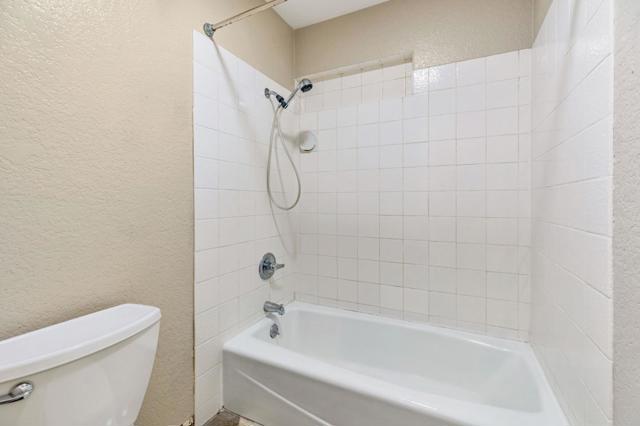 1650 Bella Vista Drive, Hollister CA: https://media.crmls.org/mediaz/3880e028-57fb-4517-ba02-c821013952ec.jpg