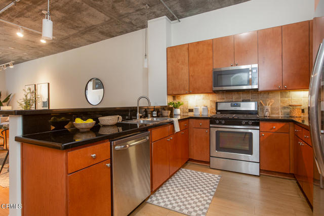 Detail Gallery Image 6 of 22 For 840 E Green St #220,  Pasadena,  CA 91101 - 2 Beds | 2 Baths