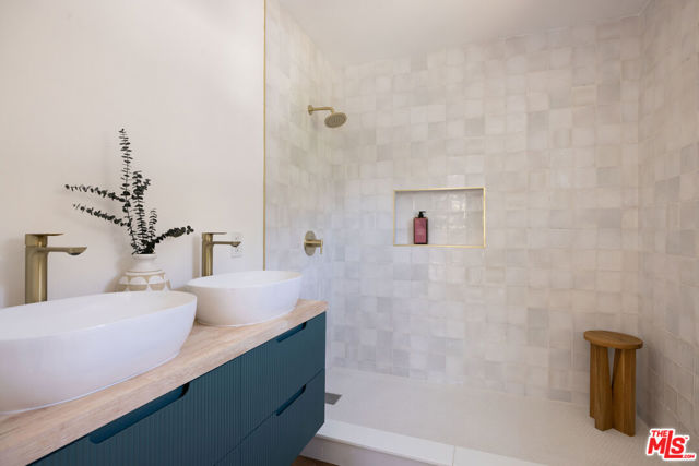 4231 3rd Avenue, Los Angeles CA: https://media.crmls.org/mediaz/3882140b-769b-4e63-a54e-9a6133d91995.jpg