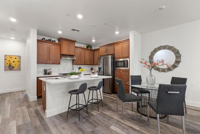 712 Amalfi Loop, Milpitas CA: https://media.crmls.org/mediaz/38828160-5e1f-4e94-b044-6d20f411dfab.jpg