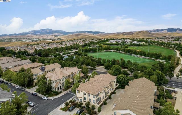6217 Byron Ln, San Ramon CA: https://media.crmls.org/mediaz/38835c48-7d04-4915-9597-c9ef474dbe69.jpg
