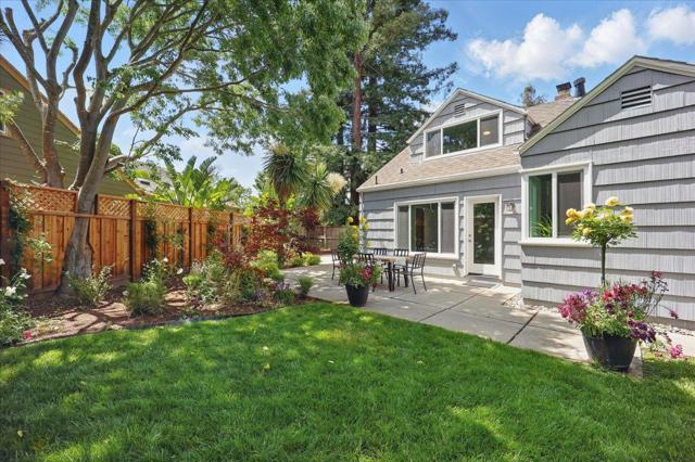 1633 Dallas Court, Los Altos CA: https://media.crmls.org/mediaz/38841531-88e0-45e9-a038-b50bb7cc6379.jpg