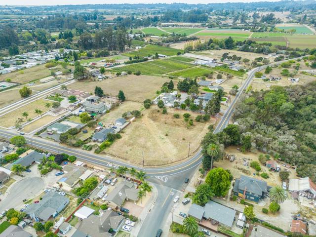 871 Green Valley Road, Watsonville CA: https://media.crmls.org/mediaz/3884662c-e9b2-4b10-aad3-e77ec8e11ebc.jpg