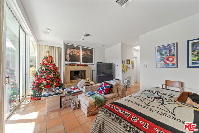 7 Churchill Lane, Rancho Mirage CA: https://media.crmls.org/mediaz/3884c824-334f-47a8-8ab5-49eb4e04bf1c.jpg