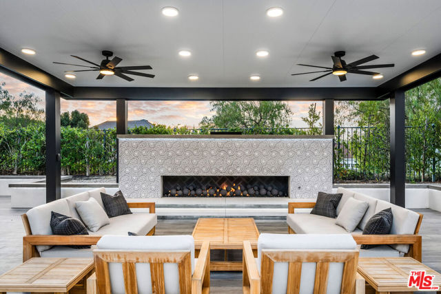 1 Falconridge Drive, Coto de Caza CA: https://media.crmls.org/mediaz/3884fb18-e762-4bd0-86ff-1a7eec42bc2b.jpg