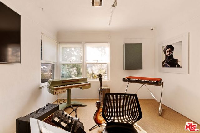 110 S Brighton Street, Burbank CA: https://media.crmls.org/mediaz/3885046b-1c43-48b6-9844-e320c7cdaa89.jpg