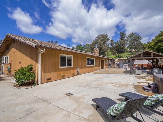 20150 Tarawild Court, Prunedale CA: https://media.crmls.org/mediaz/3885e618-7ed6-43da-93d5-3136dcce386b.jpg