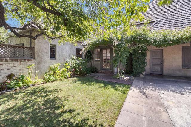 8 Los Laureles Avenue, Salinas CA: https://media.crmls.org/mediaz/3885e697-314a-4adf-a6f4-563c7b6021bc.jpg