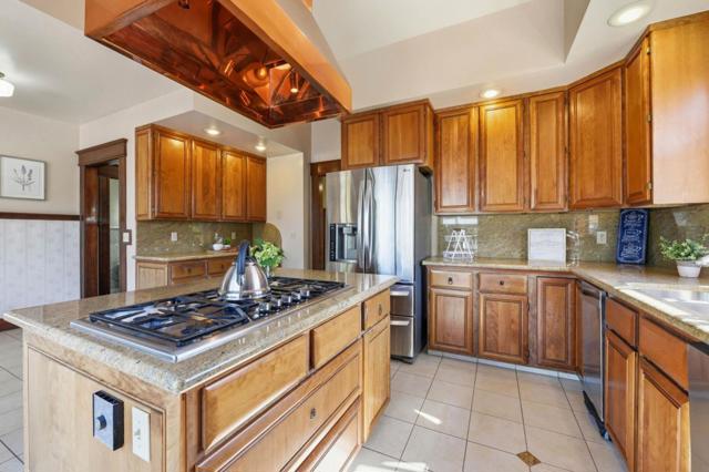 809 E 5th Avenue, San Mateo CA: https://media.crmls.org/mediaz/388624e6-29fa-49b9-97c2-f1c5b4c20203.jpg