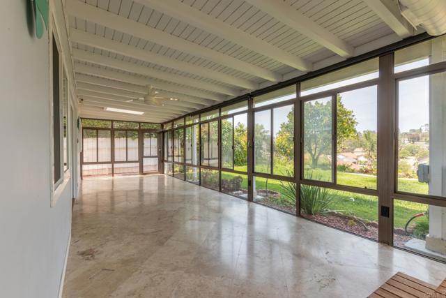 348 Avenida De Las Rosas, Encinitas CA: https://media.crmls.org/mediaz/388752ff-256f-4f04-bf5a-4754f083e438.jpg