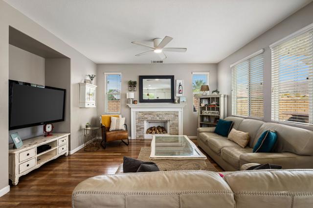 37590 Severn Place, Indio CA: https://media.crmls.org/mediaz/3887a5f3-779e-4f50-81df-ef1e32d7d395.jpg