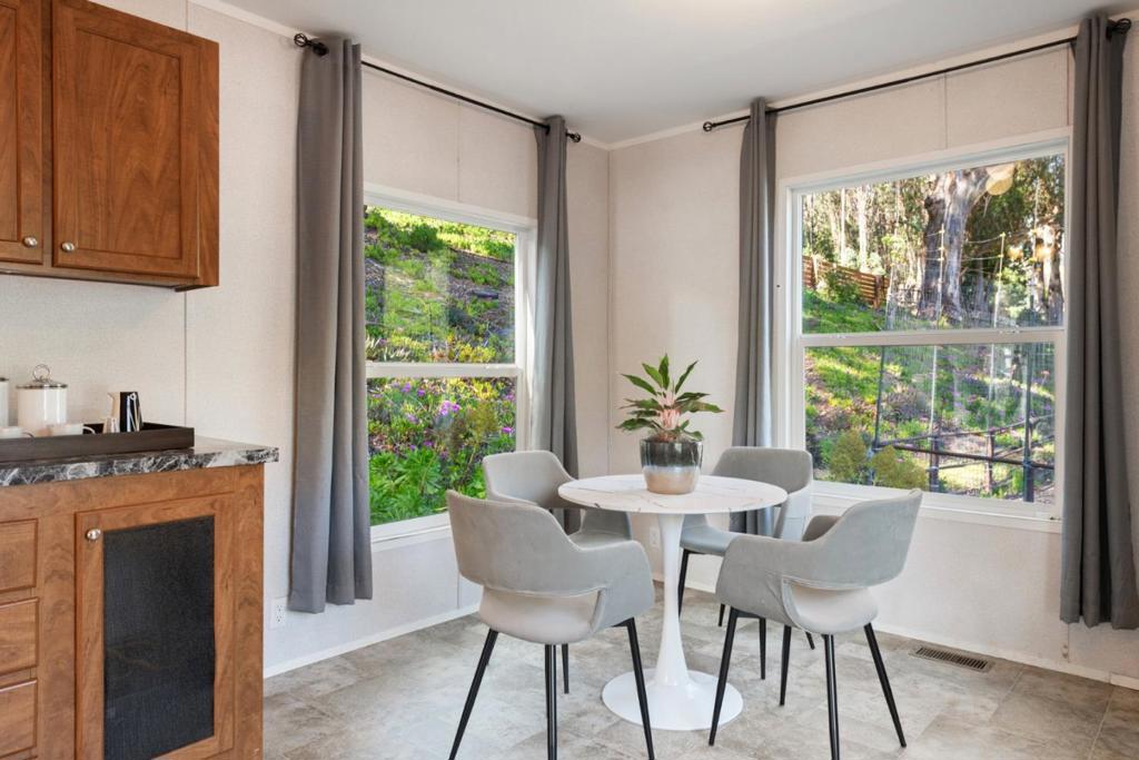 https://media.crmls.org/mediaz/3887bc17-a894-4194-b914-00a02e1aeb6e.jpg?preset=X-Large
