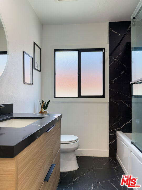 6610 Farralone Avenue, Woodland Hills CA: https://media.crmls.org/mediaz/3887d89e-755a-4aac-8837-140b5e78494a.jpg