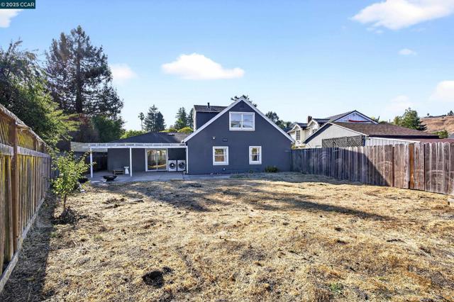 5774 Friar Ct, El Sobrante CA: https://media.crmls.org/mediaz/3887e262-db36-4769-8498-7d3f425b0bce.jpg