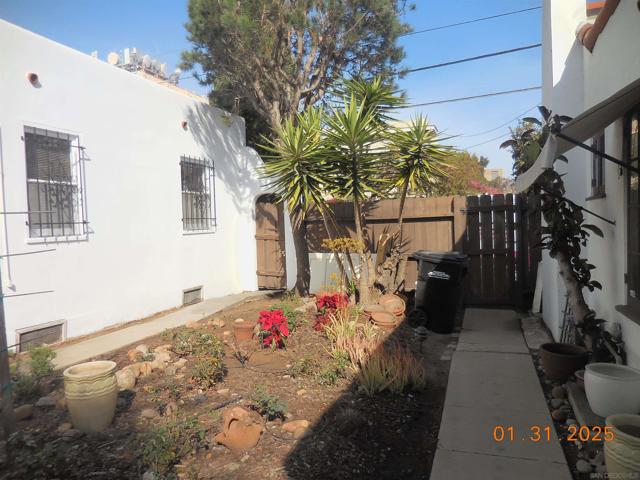 Image 2 of 20 For 711 Robinson Avenue