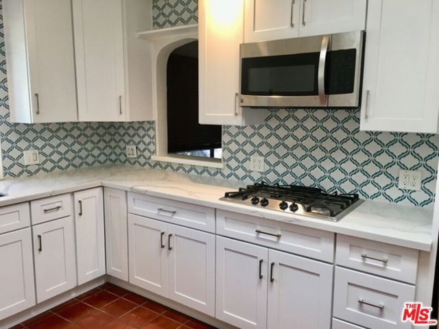 11916 Hartsook Street, Valley Village CA: https://media.crmls.org/mediaz/388982b3-1669-48f2-9c01-9ddf741f1199.jpg