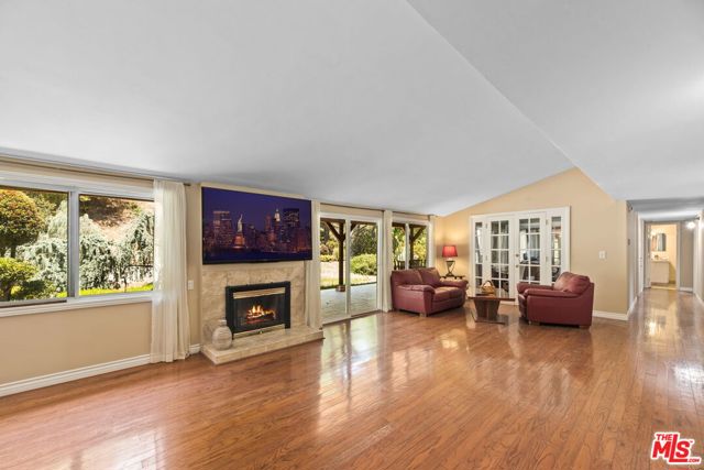 20315 Clark Street, Woodland Hills CA: https://media.crmls.org/mediaz/388a06da-fe47-47a5-90c3-ad1d001bd911.jpg