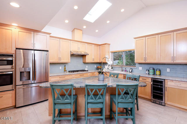 5245 Bubbling Well Lane, La Canada Flintridge CA: https://media.crmls.org/mediaz/388a0a3a-6083-488d-aaec-913526d9f5f5.jpg
