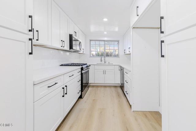 Detail Gallery Image 9 of 24 For 19314 Valerio St, Reseda,  CA 91335 - 3 Beds | 2/1 Baths