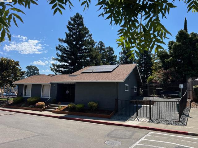 3242 Monika Ln, Hayward CA: https://media.crmls.org/mediaz/388a2d2e-9b7d-4014-b41d-3855ba3bcbc8.jpg