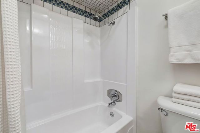 421 S La Fayette Park Place, Los Angeles CA: https://media.crmls.org/mediaz/388aa69a-0cb9-43ad-9cad-576c011210b5.jpg