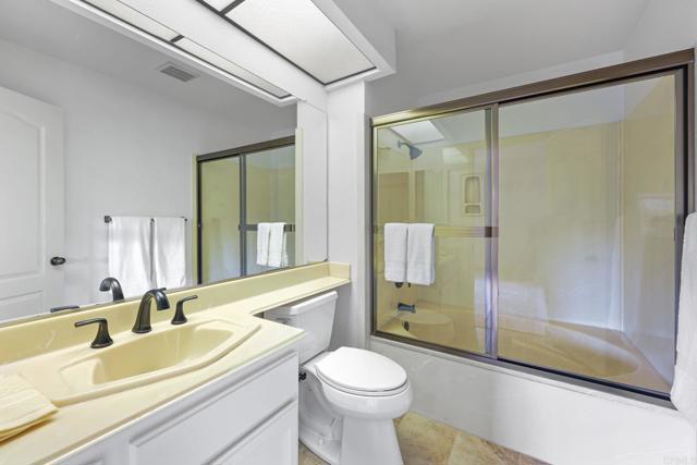 7727 Caminito Monarca, Carlsbad CA: https://media.crmls.org/mediaz/388afa94-b647-460f-95b4-6fc8a6579a4e.jpg