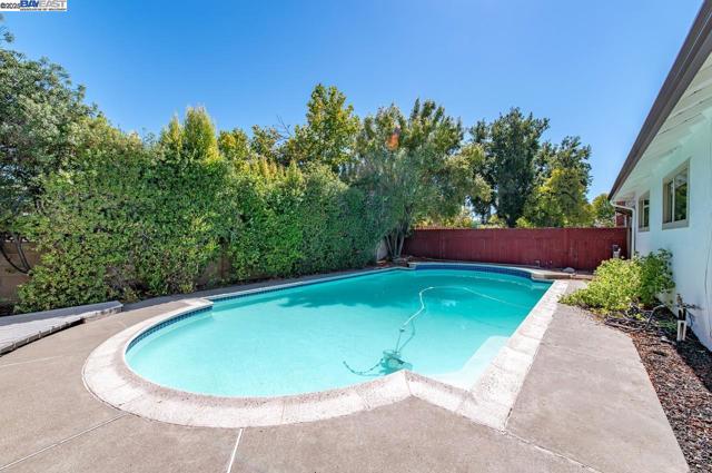 1059 Lakehurst Rd, Livermore CA: https://media.crmls.org/mediaz/388b1af3-5d60-48a1-a02c-094a689483da.jpg