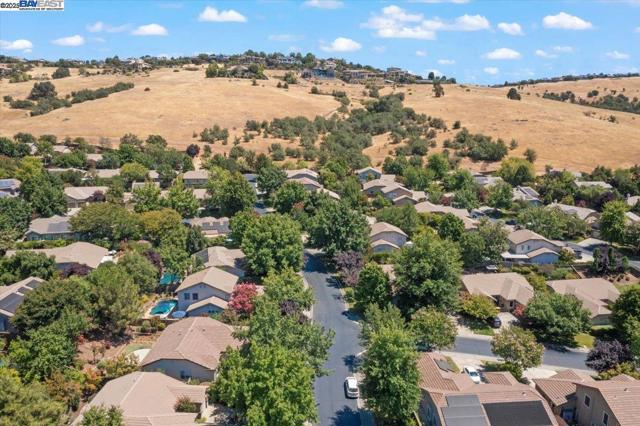 3319 Besana Dr, El Dorado Hills CA: https://media.crmls.org/mediaz/388c0f53-8a6a-403d-ba48-09a783b22f66.jpg