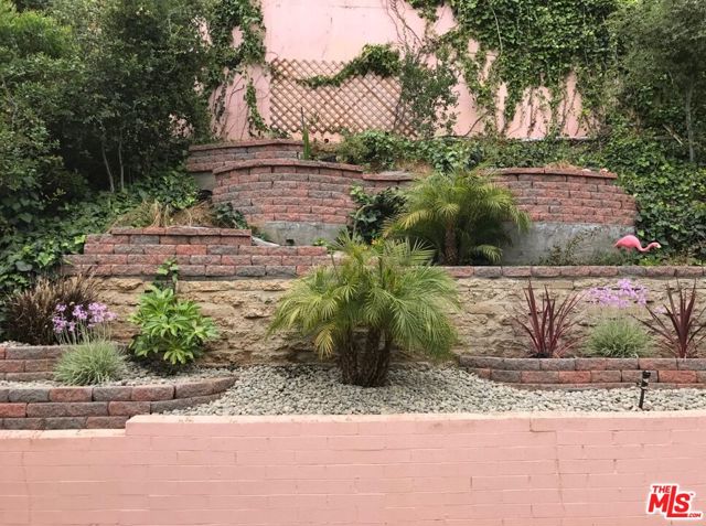 651 Erskine Drive, Pacific Palisades CA: https://media.crmls.org/mediaz/388c9f25-3c51-4a34-9136-1723d6615aa7.jpg