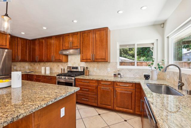 19927 Conrad Ct, Castro Valley CA: https://media.crmls.org/mediaz/388caf2b-4e66-46b1-8cad-ccbc3564e3a5.jpg