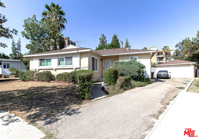18240 Weddington Street, Tarzana CA: https://media.crmls.org/mediaz/388cbc24-bc70-4880-af2d-d7aa4467be38.jpg